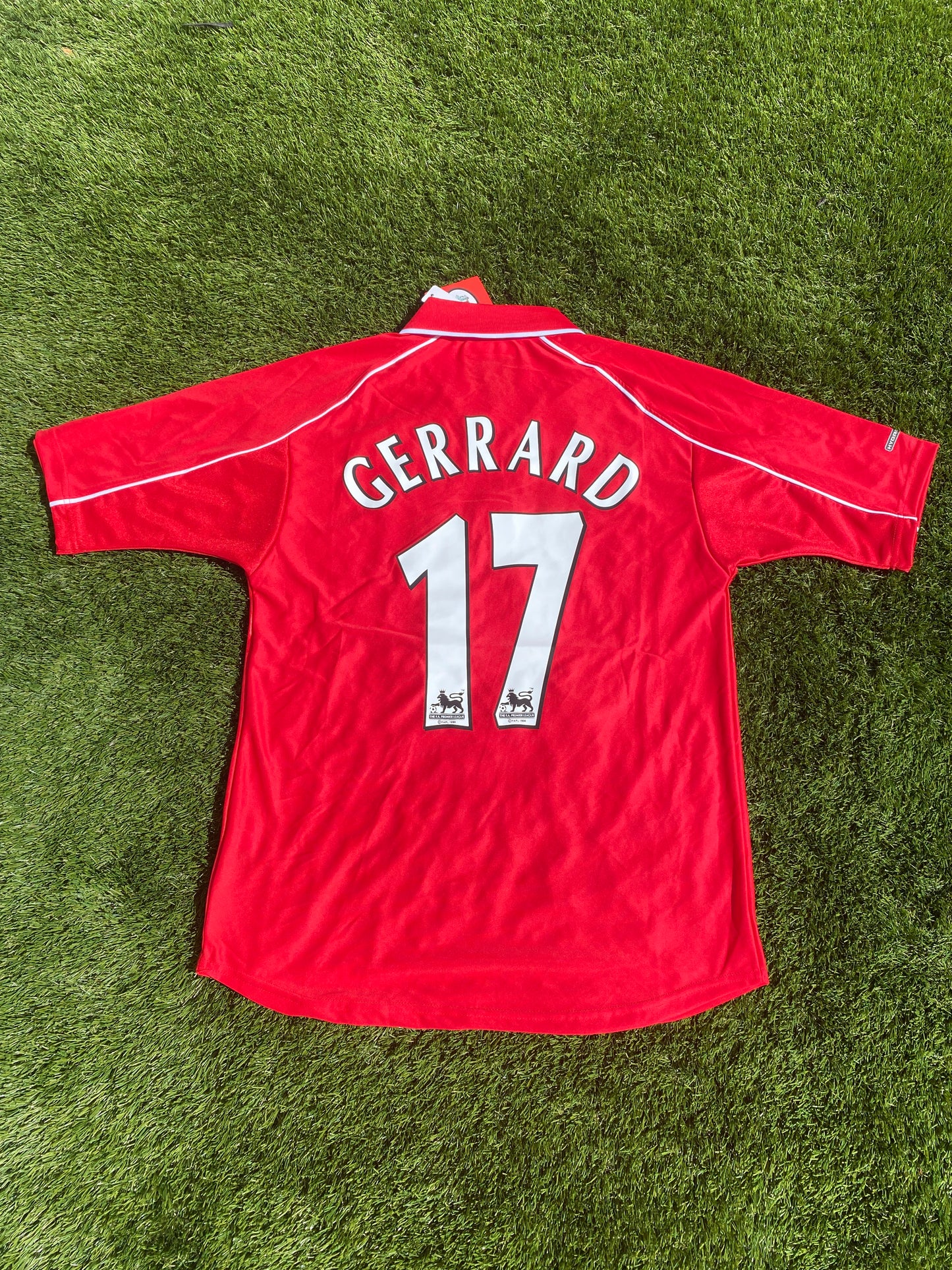 Liverpool 2000/01 Home - L